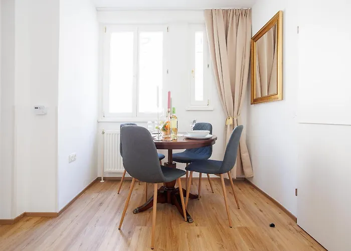 Strauss Cozy - 15 Min Ins Zentrum